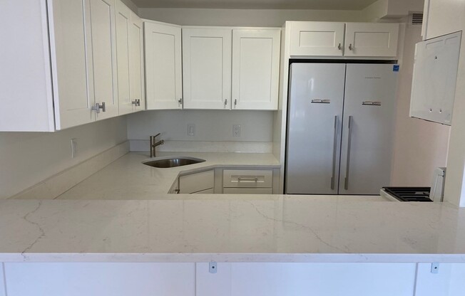 1 bed, 1 bath, 735 sqft, $4,000, Unit 25R