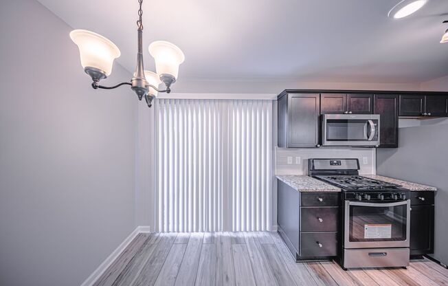2 beds, 1 bath, 925 sqft, $1,650