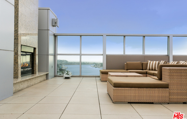 1 bed, 1 bath, 946 sqft, $3,950, Unit 614