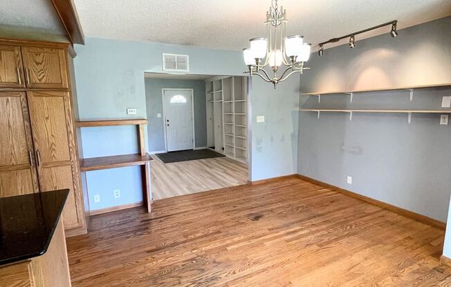 2 beds, 1 bath, $900