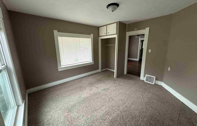 2 beds, 1 bath, 1,000 sqft, $1,299, Unit 829