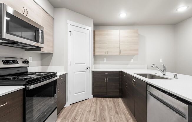 2 beds, 1 bath, 1,005 sqft, $1,825, Unit B30