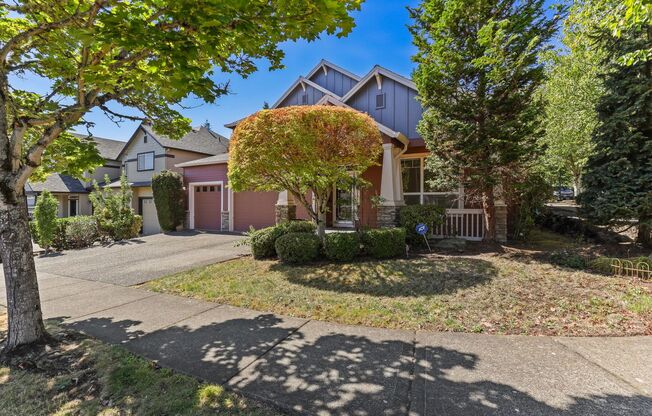 FOR RENT: CORNER LOT, Immaculate, lovely and spacious home - 5 bed, 3 bath + bonus room with 3-car garage