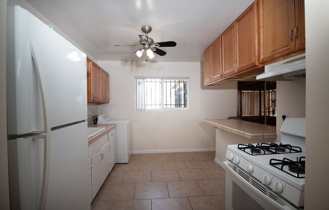 2 beds, 1 bath, $2,795