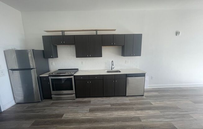 2 beds, 1 bath, $1,325, Unit 504