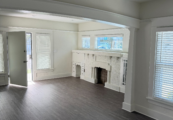 541 W COMMONWEALTH AVE