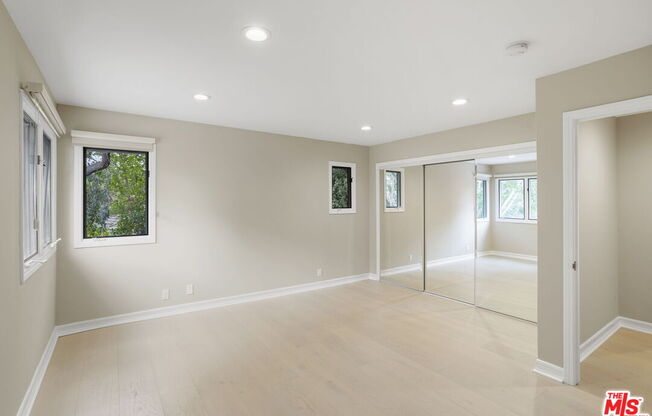 5 beds, 6 baths, 5,290 sqft, $12,000