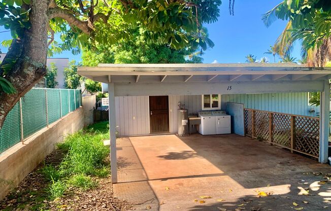 3 Bedroom / 1 Bath House in Paia town! Walking distance from the beach!