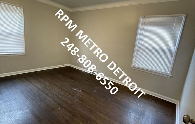 3 beds, 1.5 baths, $1,400, Unit (RRR)