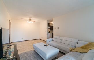 2 beds, 1 bath, $725, Unit 110