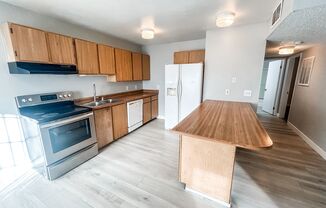 1305 Kari Lee Ct. 4 Plex