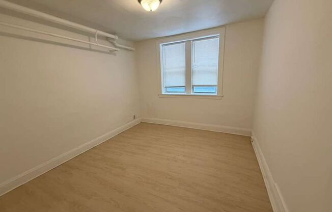 2 beds, 1 bath, 1,016 sqft, $1,095, Unit Unit 112