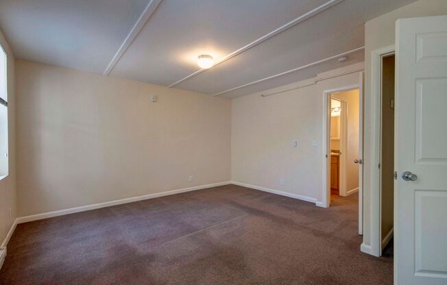 4 beds, 2 baths, 1,300 sqft, $5,200, Unit 203