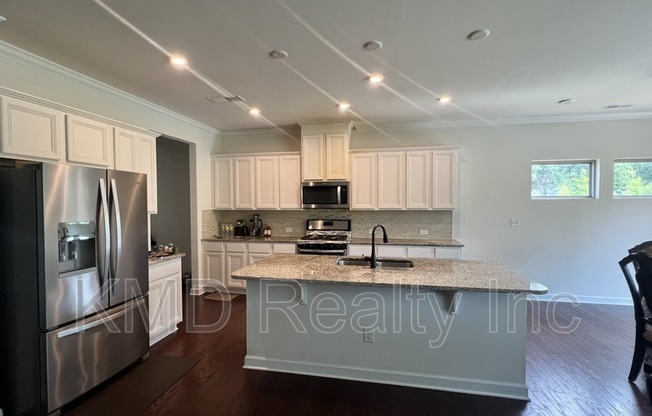 8411 FLINT HL DR