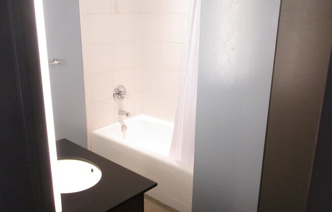 Studio, 1 bath, 605 sqft, $1,600