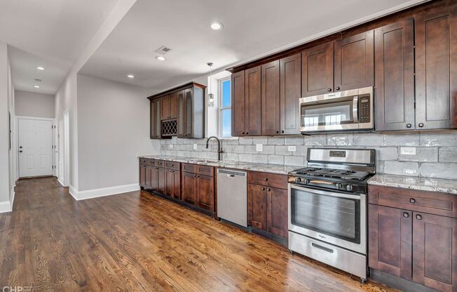 2100 N HALSTED