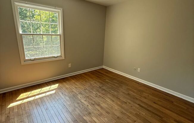 2 beds, 1 bath, 910 sqft, $1,820, Unit 52OH-10