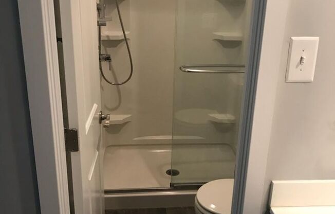 3 beds, 2 baths, 1,100 sqft, $1,800, Unit 814E