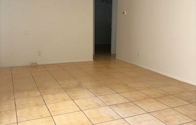 2 beds, 1 bath, 800 sqft, $1,200, Unit 18