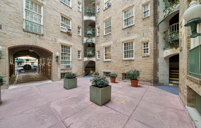 508 E 78 ST