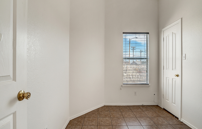 3 beds, 1 bath, $1,150