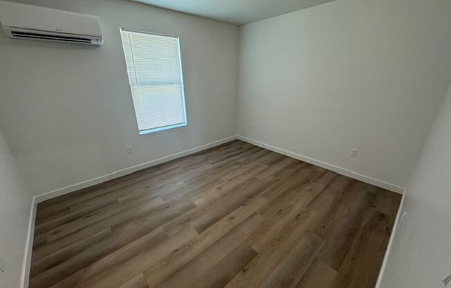 2 beds, 1 bath, $1,400