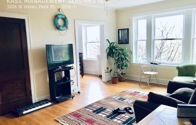 3806 W Irving Park Rd