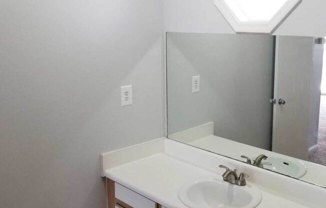 1 bed, 1 bath, 711 sqft, $895, Unit 434