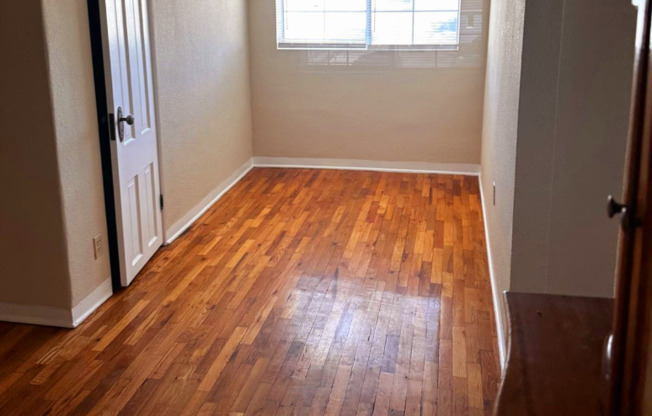 1210 N OREGON