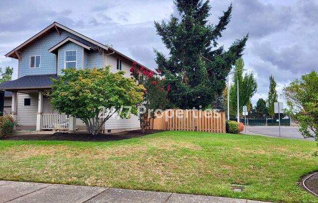 Large Corner Lot 3BD I 2.5BA Home - Woodburn!