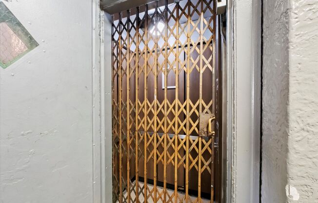 Studio, 1 bath, 410 sqft, $1,295, Unit 304