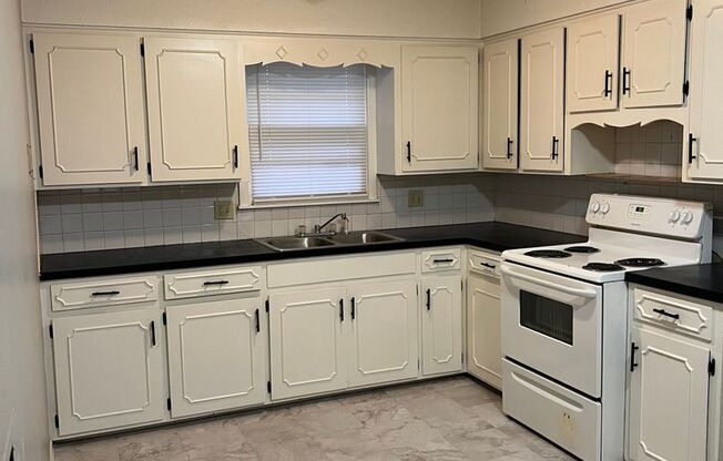 2 bedrooms, 1 bath duplex
