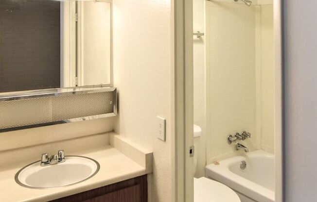 Studio, 1 bath, $750, Unit Alv3003-224