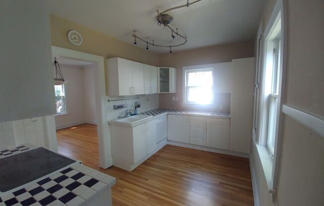 3 beds, 1 bath, $1,995