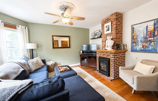 727 E 3 ST