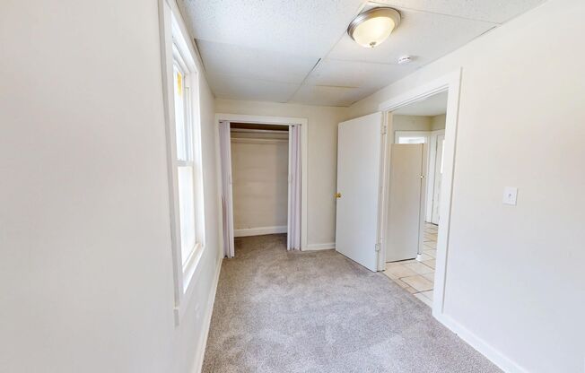 2 beds, 1 bath, 735 sqft, $900, Unit Unit 4