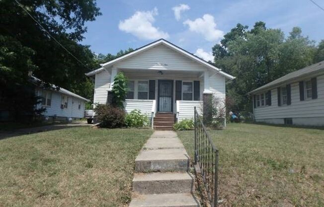 Nice 2 Bed 1 Bath House w/ Bonus Room and Fenced Yard!