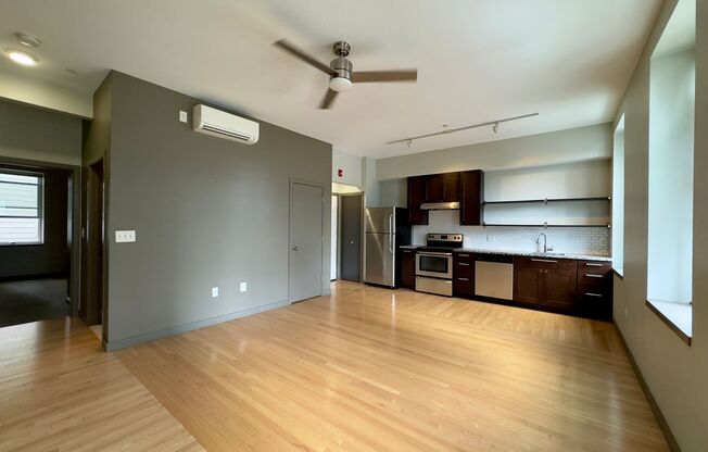 1 bed, 1 bath, 530 sqft, $1,300, Unit 330-10