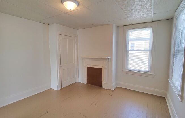 2 beds, 1 bath, $1,295