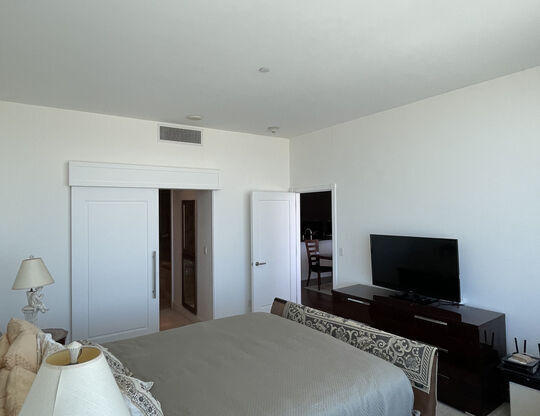1 bed, 2 baths, 1,090 sqft, $6,000, Unit 39F