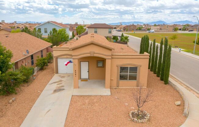 East El Paso 3 bed Refrig A/C next to Park!
