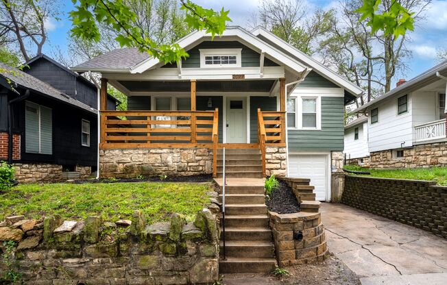 2bd/1ba Bungalow!!