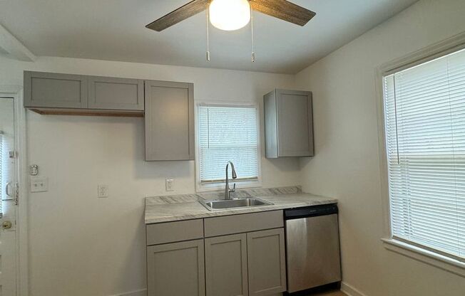 2 beds, 1 bath, $1,195