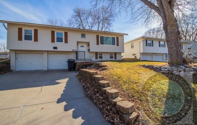 Spacious 5 Bedroom / 2.5 Bathroom Home | Near Ralston