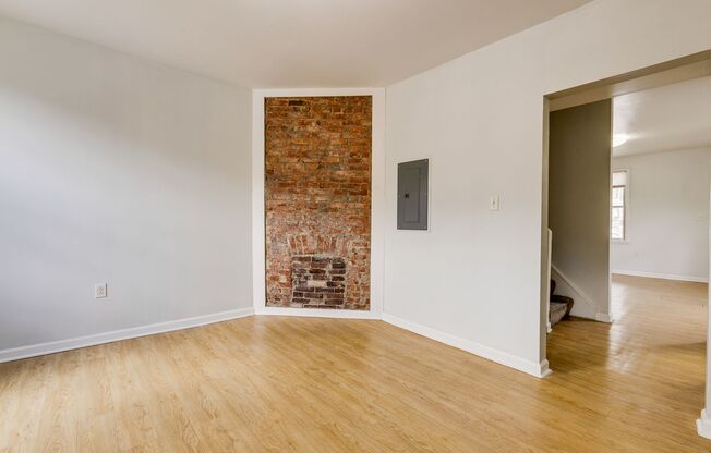 4 beds, 1.5 baths, $1,599, Unit Top
