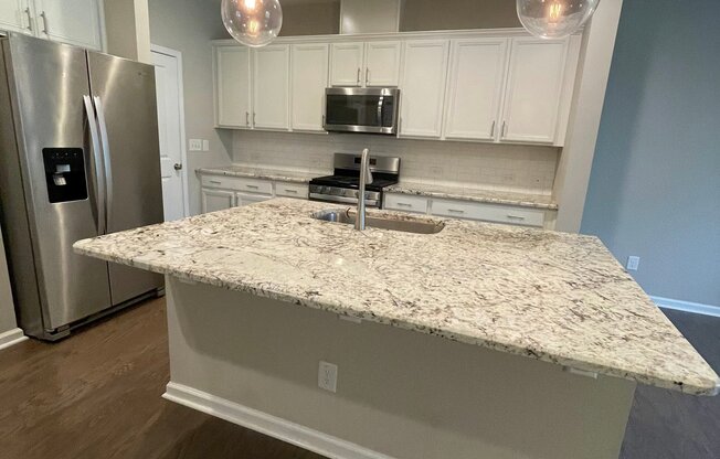 844 SALEM POINTE PL