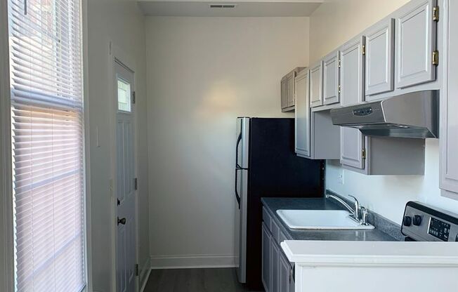 2 beds, 1 bath, $1,395, Unit #3