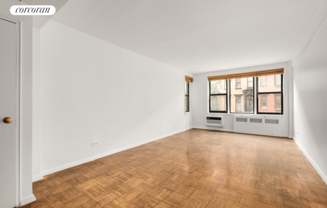 211 E 18 ST