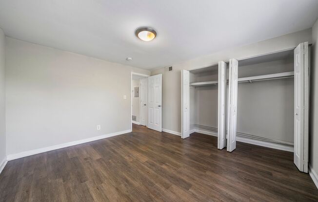 2 beds, 1 bath, 890 sqft, $1,100, Unit Highcroft-F4