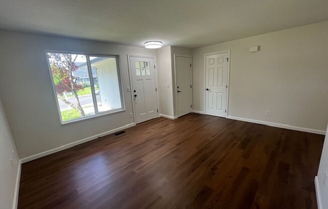 3 Bedroom 2 Bath Lafayette OR 97127